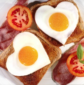 breakfast-heart-eggs