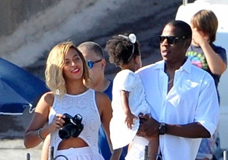 beyonce-jay-z-yacht-vacation-italy-090613-1-600x450