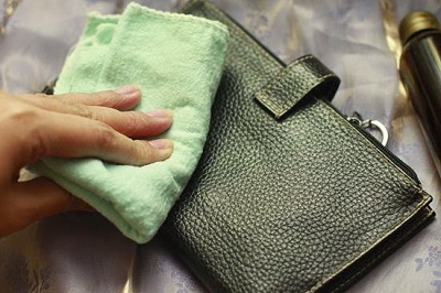 22. How to remove oil stains from leather bags