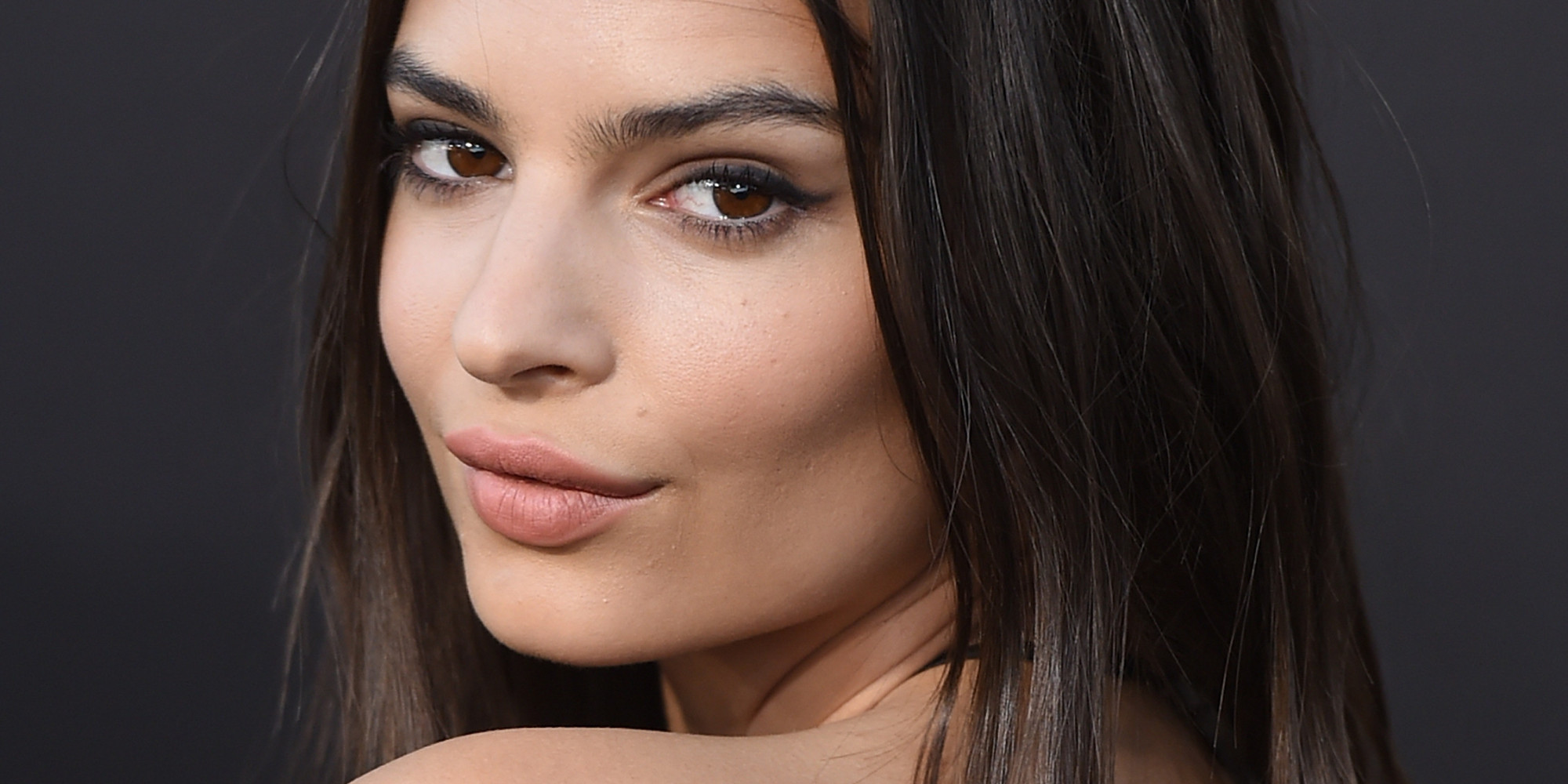 Emily Ratajkowski - Her Skincare & Makeup Favourites!