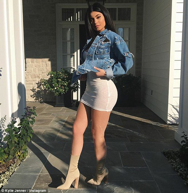 3581E8D400000578-0-Kylie_Jenner_was_up_for_showing_some_skin_in_a_series_of_sultry_-a-61_1466503146814