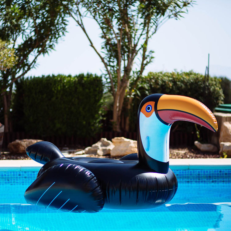 SunnyLife_Really_Big_Inflatable_Toucan-_availble_from_Roo_s_Beach